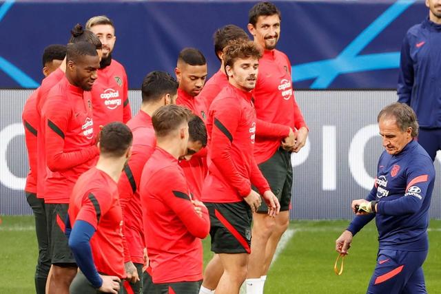 巴神时隔1701天重返意甲 球迷想要球衣巴神脱球裤